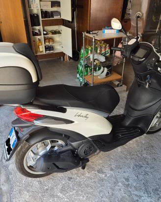 Piaggio Liberty 150 super accessoriato 2025
