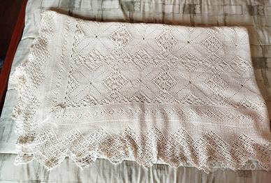 copriletto matrimoniale lavorato all'uncinetto