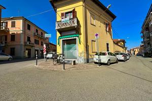 NEGOZIO A POZZOLO FORMIGARO