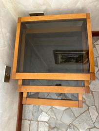 Meravigliosa composizione di tre tavolini in legno