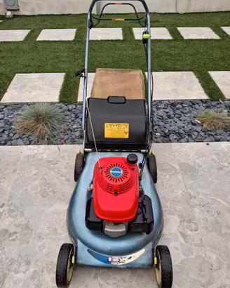 tagliaerba izy con motore honda