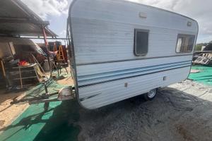 Roulotte completa di bagno,cucina,armadio e frigo