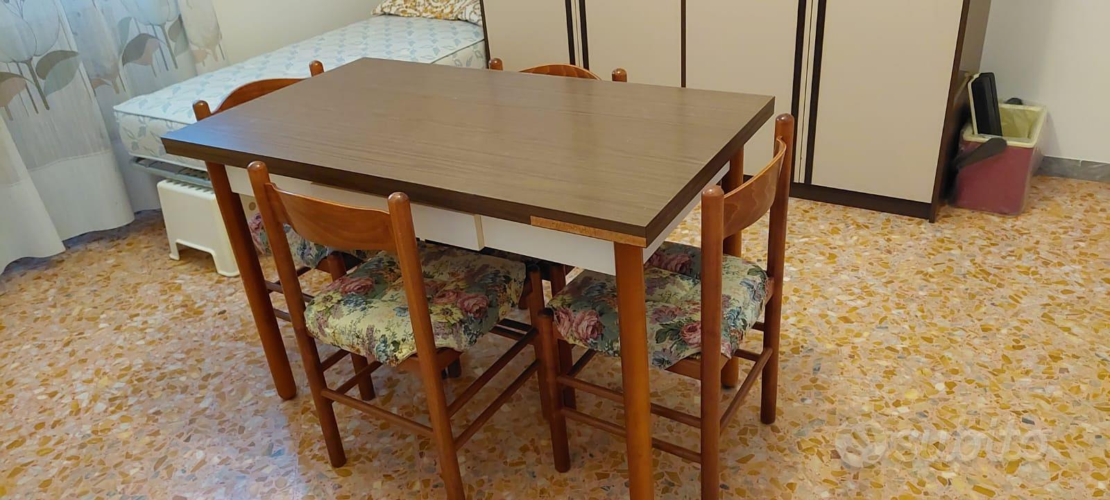 Tavolo e sedie - Arredamento e Casalinghi In vendita a Brindisi
