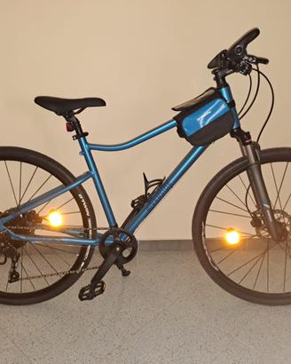 Splendida bici ibrida trekking Riverside 900-2022