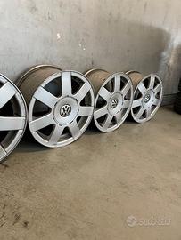 CERCHI USATI RAGGIO 15 POLLICI VOLKSWAGEN Golf 5