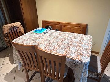 Tavolo allungabile da cucina in legno con 4 sedie