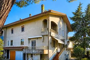 Villa di 218 m² con più di 5 locali e box auto a C