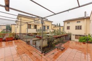 Casa indipendente di 218 m² con più di 5 locali e 