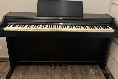 Pianoforte Roland RP-301A