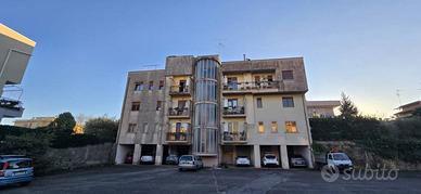 Appartamento di 110 m² con 4 locali e box auto a P