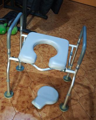 Seduta per WC Disabili con braccioli sollevamento