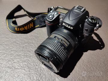 Nikon D7000 con obiettivo Nikkor 16-85