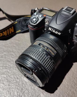 Nikon D7000 con obiettivo Nikkor 16-85