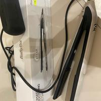 Piastra BaByliss per capelli.