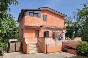 CASA SEMINDIPENDENTE A GALLICANO NEL LAZIO