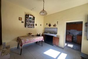 Samassi: Quadrivano indipendente con cortile