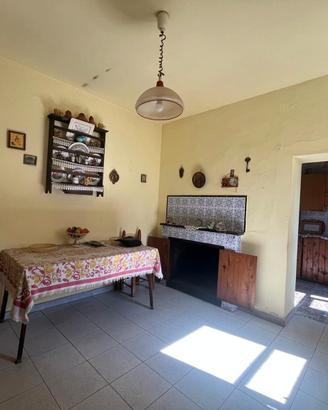 Samassi: Quadrivano indipendente con cortile