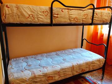 Letto a castello in ferro  compreso di materassi
