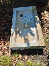 Antico acquaio in marmo