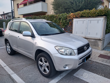 Toyota RAV4 2.2 4-4D - 136cv - Luxury