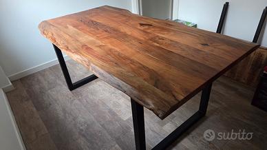 Tavolo in legno