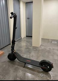 Monopattino elettrico Nineboot
