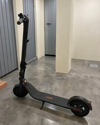 Monopattino elettrico Nineboot