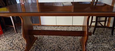 Tavolo in legno massello con piano in vetro 