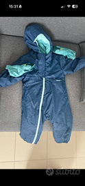 Tuta neve con gli stivali e guanti ( un set )