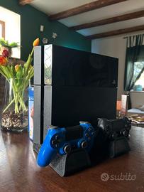 PS4 con giochi e accessori