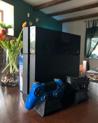 PS4 con giochi e accessori