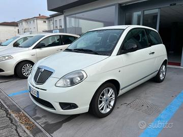 Lancia Ypsilon 1.3 MJT 75 CV Unyca