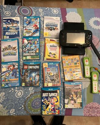 WII U + 12 giochi + 2 controller Yoshii
