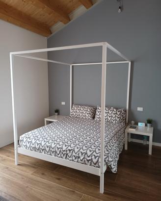 letto a baldacchino 