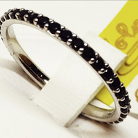Anello Veretta oro bianco e pietre nere