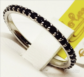 Anello Veretta oro bianco e pietre nere