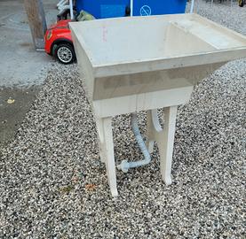 Lavatoio/vaschetta per esterno in cemento bianco