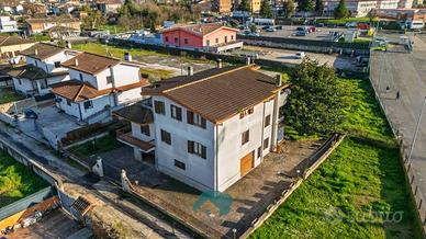 Villa di 310 m² con più di 5 locali e box auto dop