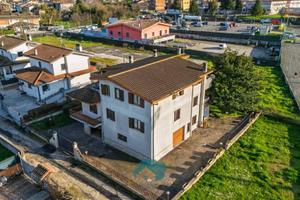 Villa di 310 m² con più di 5 locali e box auto dop