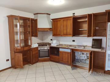 cucina completa di elettrodomestici 