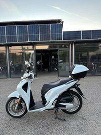 HONDA SH 150 .