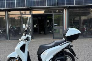 HONDA SH 150 .