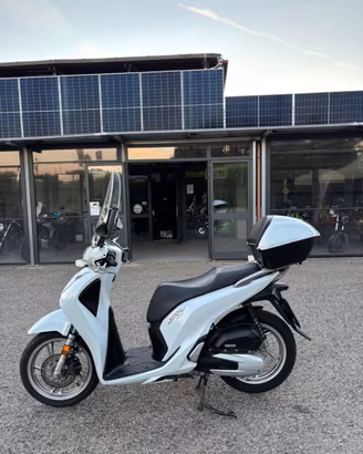 HONDA SH 150 .