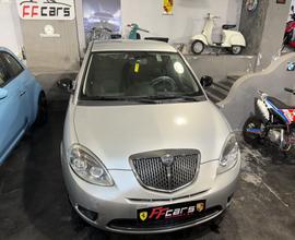Lancia Ypsilon 1.3 MJT 75 CV Unyca