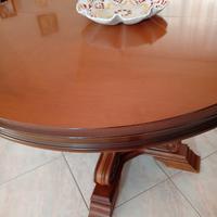 tavolo rotondo  in legno 