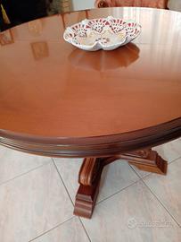 tavolo rotondo  in legno 