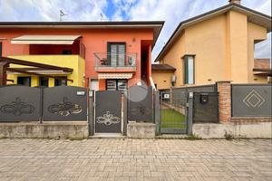 2 LOCALI A ZEVIO