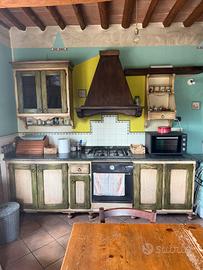 Cucina in legno stile toscano