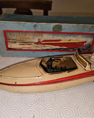 Vecchia barca giocattolo