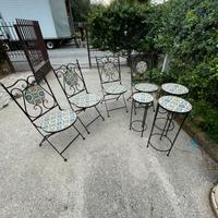 Set di sedie e tavolini
